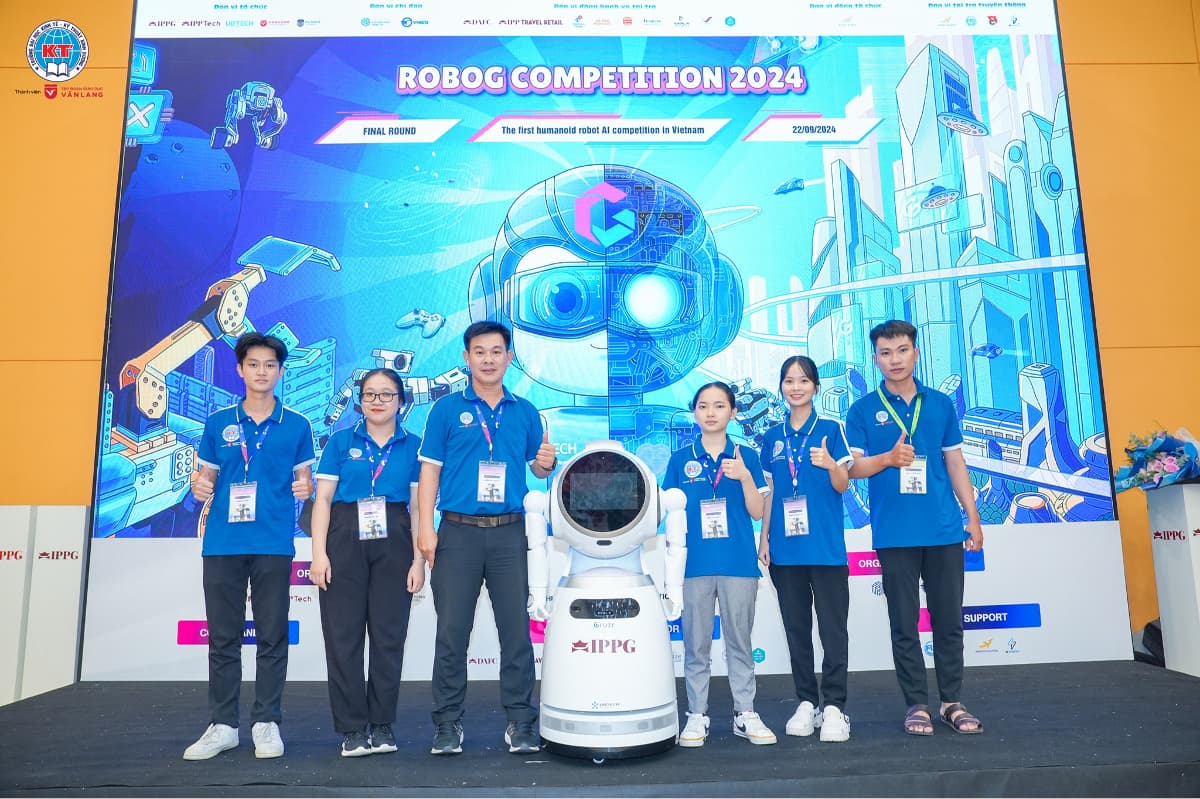 Sinh viên HCM-UTE đạt giải Nhất cuộc thi Robotics Việt Nam 2024